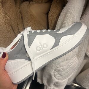 Alo Yoga Recovery Shoe in Grey & White Womens Size 11 Men Size 9.5 Unisex Unworn